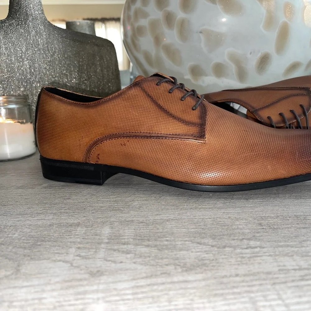 {{{ SOLD}}} Aldo Cognac Lace up, Ombre Perforated Burnished Tip Leather Derby's